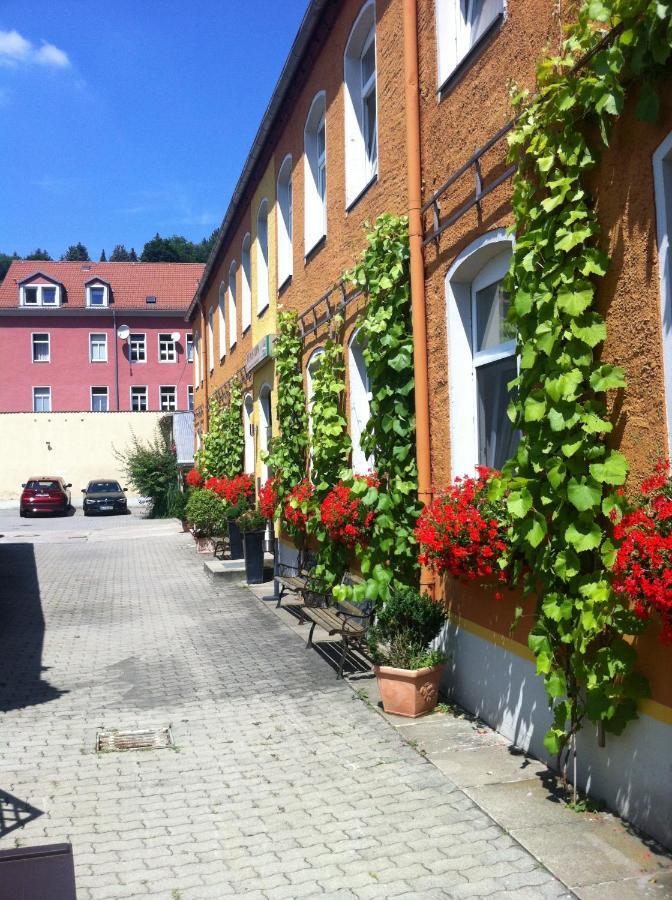 An Der Porzellan-Manufaktur Pension Meissen Bilik gambar
